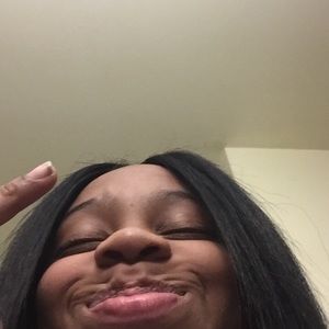 Meet your Posher, Monique